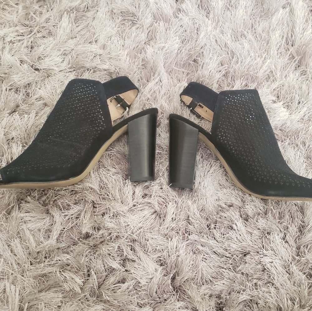 Tahari Margaret 3 Black Peep Toe Heels size 6.5 - Picture 4 of 5